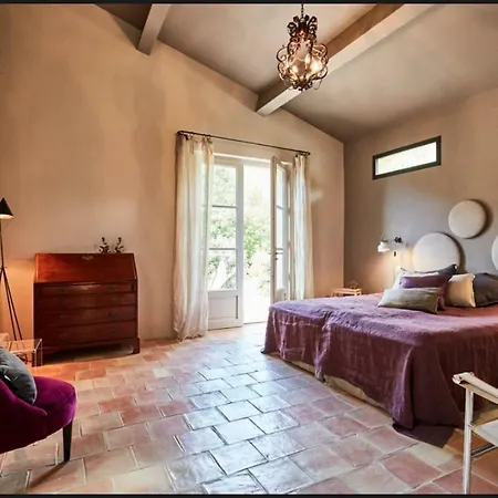 Mas De La Baume Bed & Breakfast *