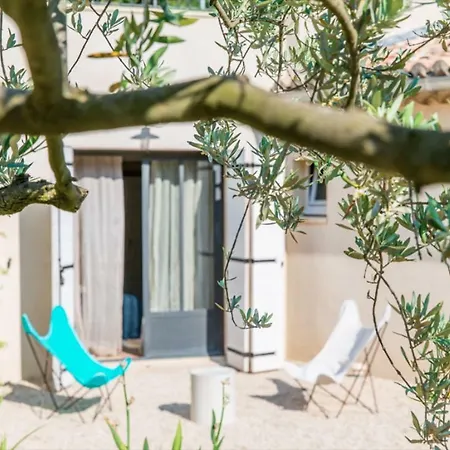 Mas De La Baume Bed & Breakfast *